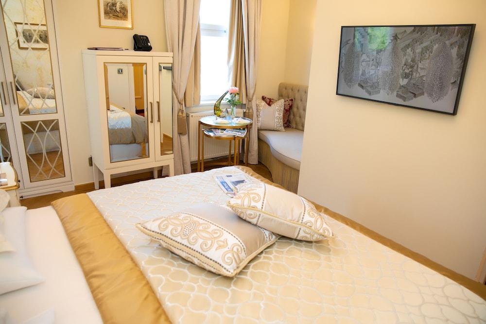 Deluxe Double Room, 1 King Bed, City View, Executive Level photo 3