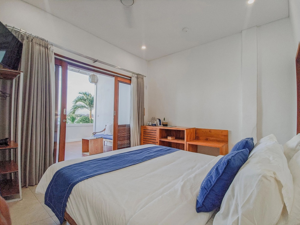 Standard Double Room, Patio, Partial Ocean View