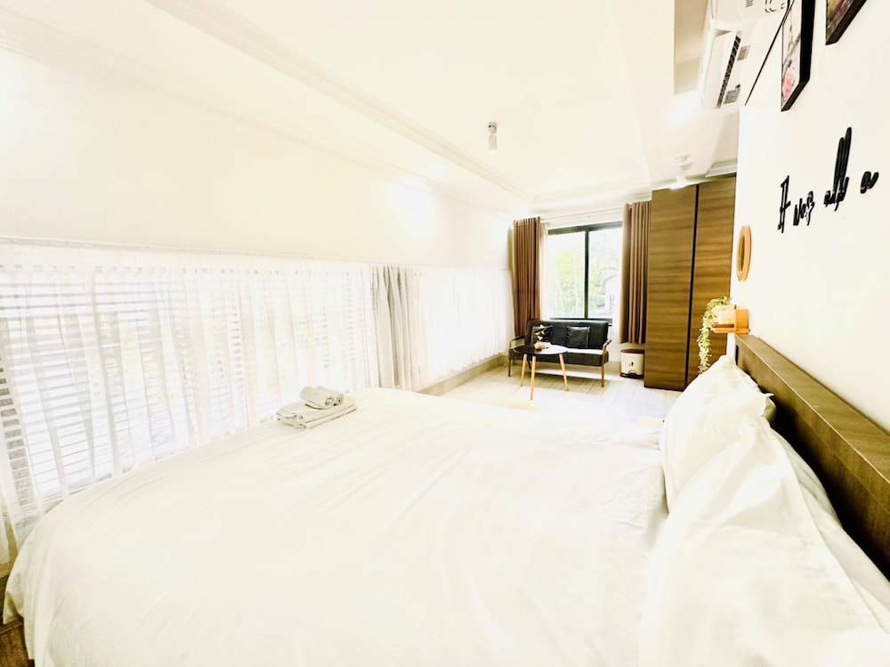 Deluxe Double Room (Window)