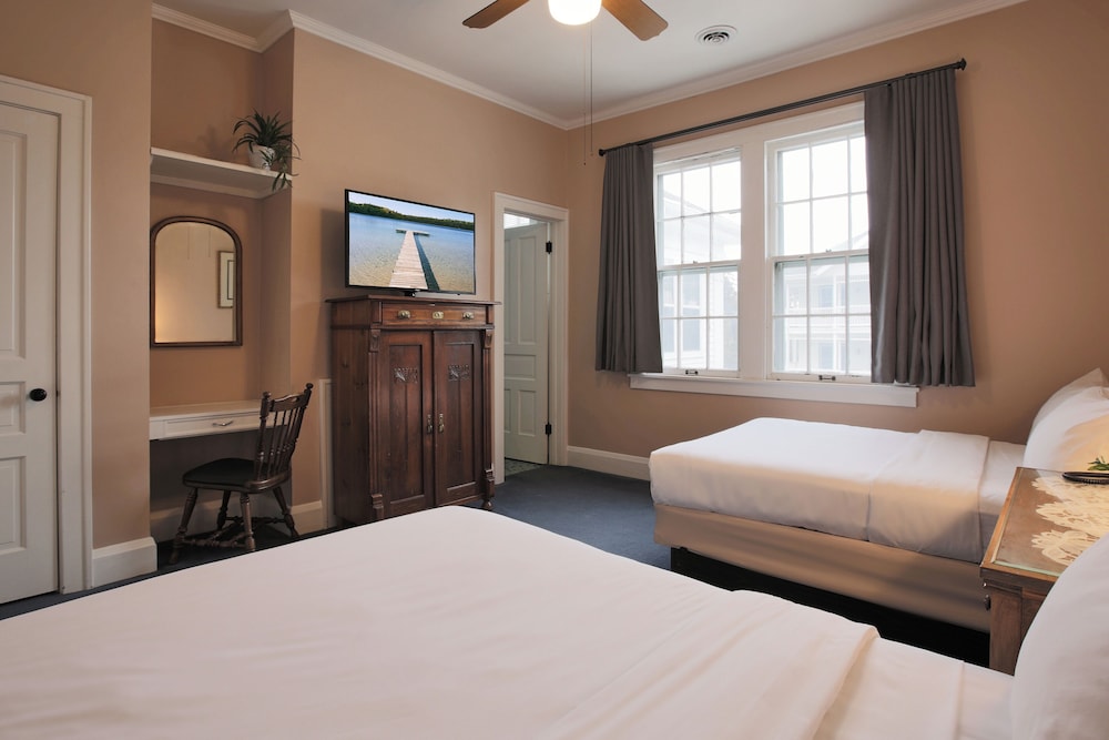 Historic Hotel (Accessible by Stairs) - Two Doubles photo 1