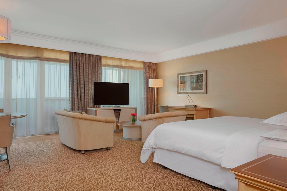 Executive Suite, 1 King Bed, Balcony, Sea View - Photo 5
