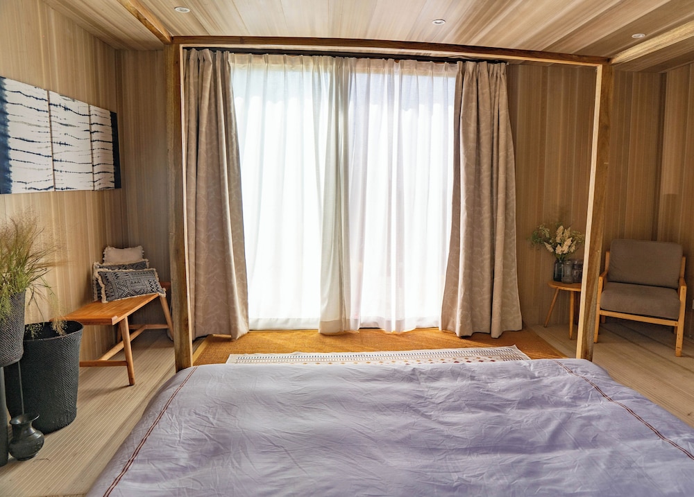 Luxury Bungalow, 3 Bedrooms, Patio photo 1