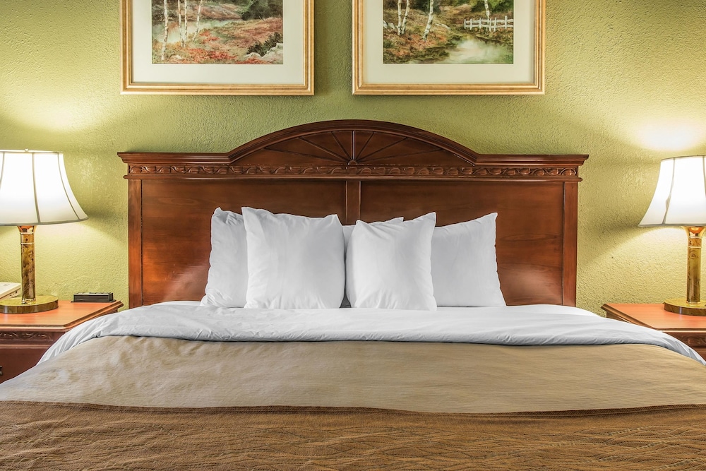 Standard Room, 1 King Bed, Non Smoking - Photo 2