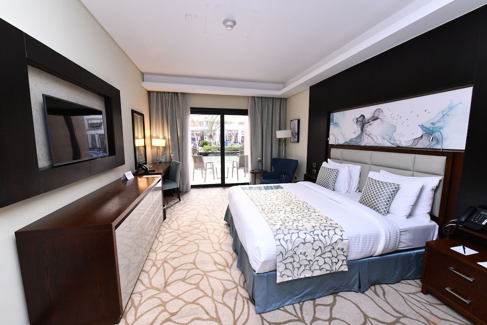Room, 1 King Bed (Pool Cabana with direct access) - Photo 5