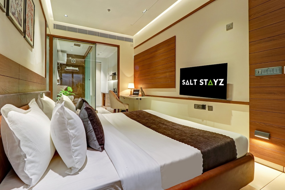 Deluxe Room with Private Balcony and Kitchennate