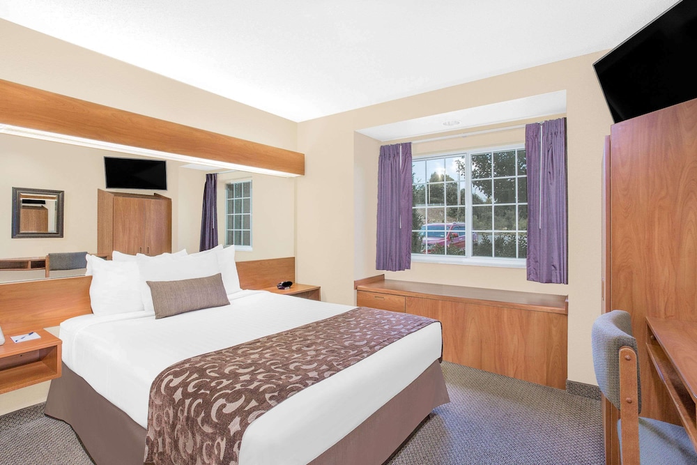Studio Suite, 1 Queen Bed, Accessible, Non Smoking (Mobility) photo 1