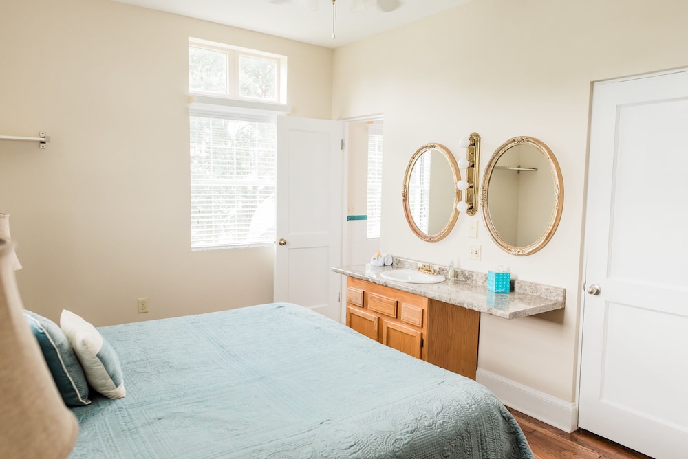 Deluxe Suite, Kitchen, Lake View photo 2