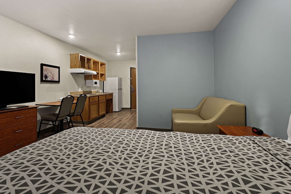 Suite, 1 Queen Bed with Sofa bed, Accessible, Non Smoking photo 2