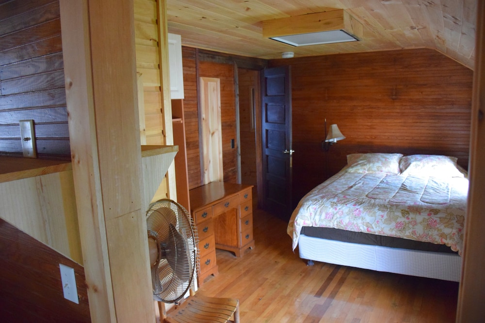 Standard Room, 1 Queen Bed photo 1