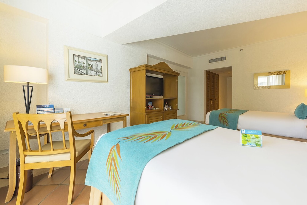 Executive Room, Multiple Beds, Partial Ocean View - Photo 2