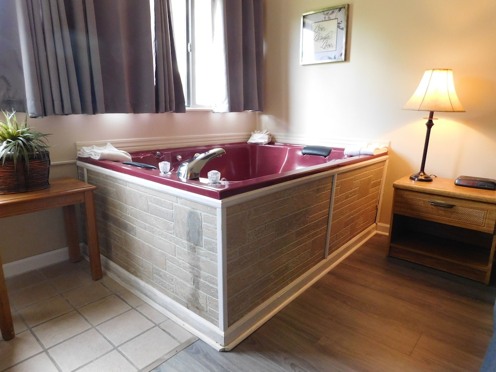 Condo, 1 Bedroom, Jetted Tub (103) photo 3