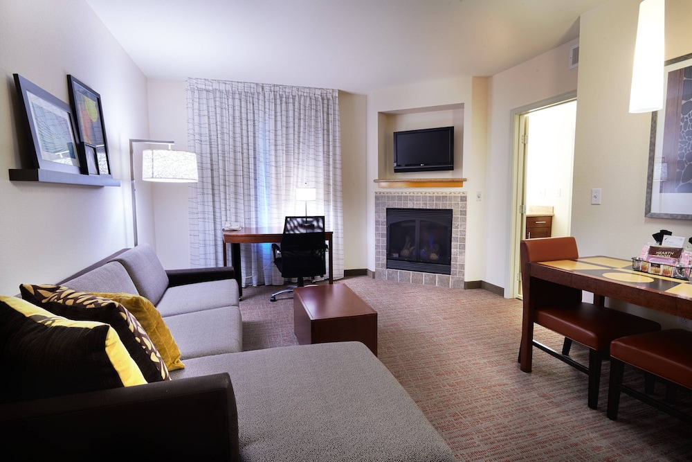 Suite, 1 Bedroom - Photo 1