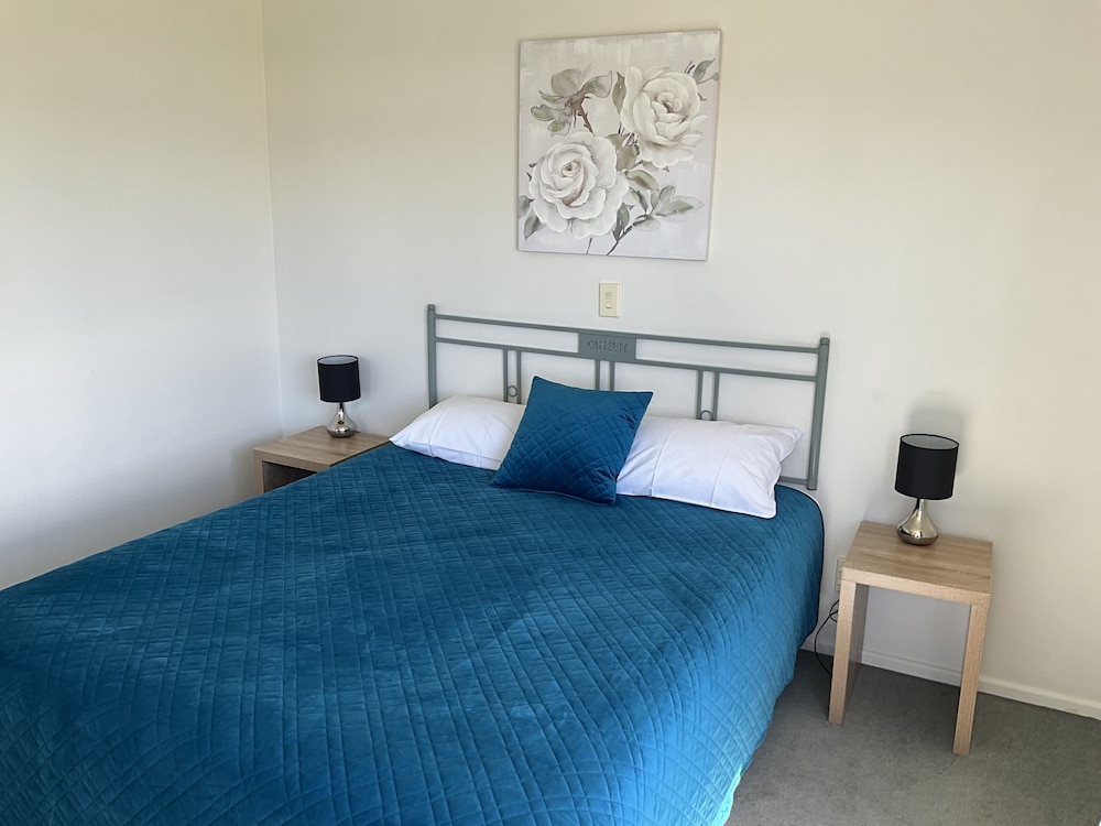 Deluxe Two-Bedroom Flat Apartment photo 3