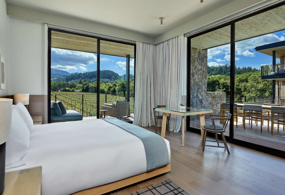 Suite, 1 King Bed, Balcony, Vineyard View (Pool) photo 2