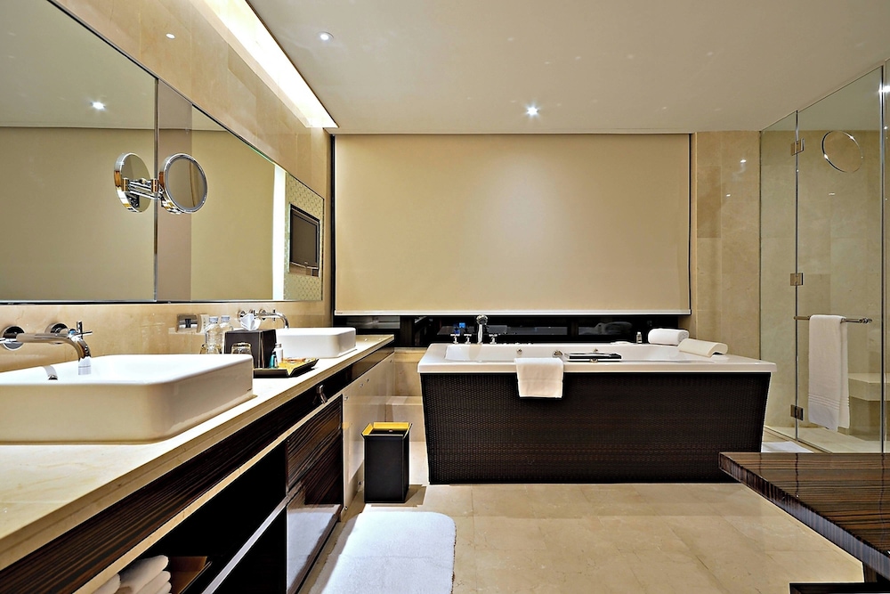 Presidential Suite, 3 Bedrooms, High Floor, Non Smoking thumbnail 6