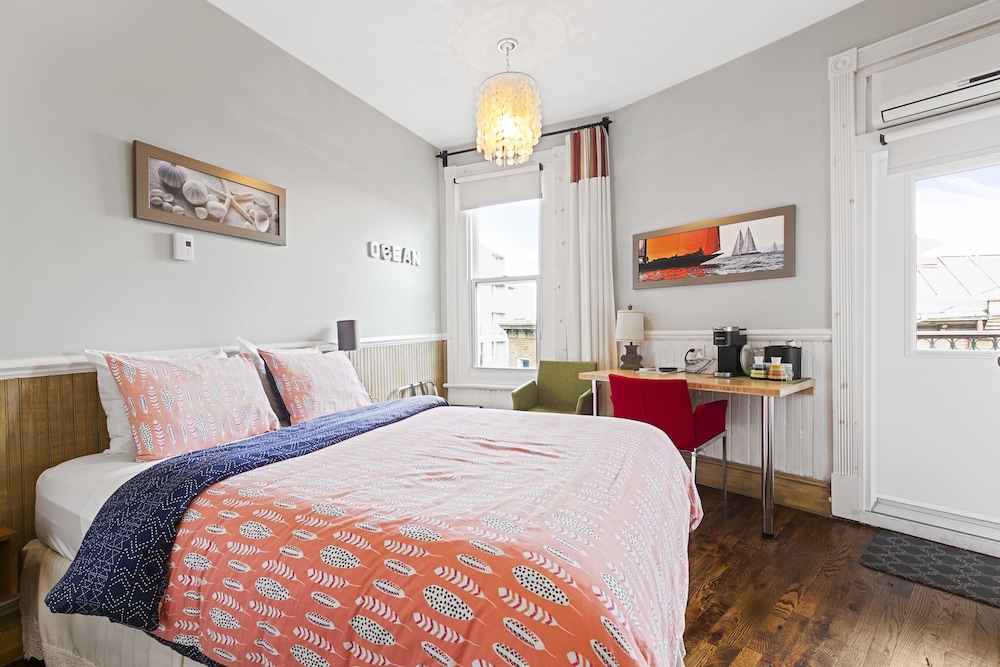 Standard Room, 1 Queen Bed