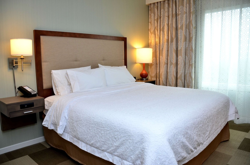 Room, Accessible (Roll-in Shower)