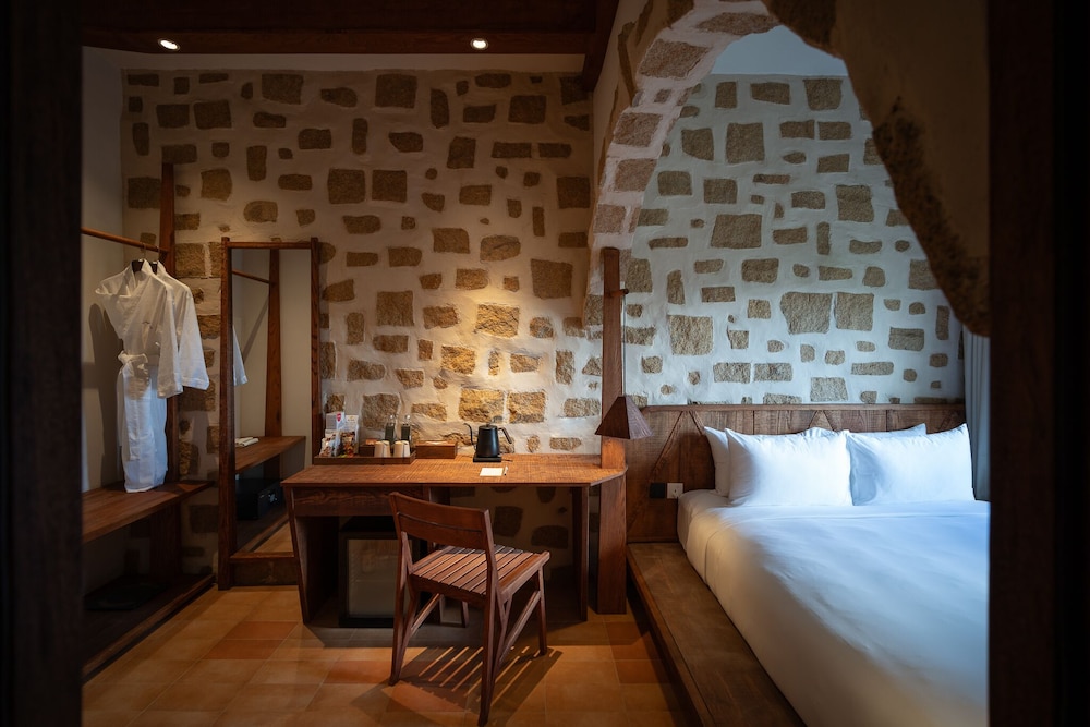 Classic Double Room, 1 Queen Bed, Bathtub photo 2
