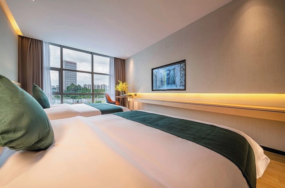 Premium Twin Room, City View photo 1