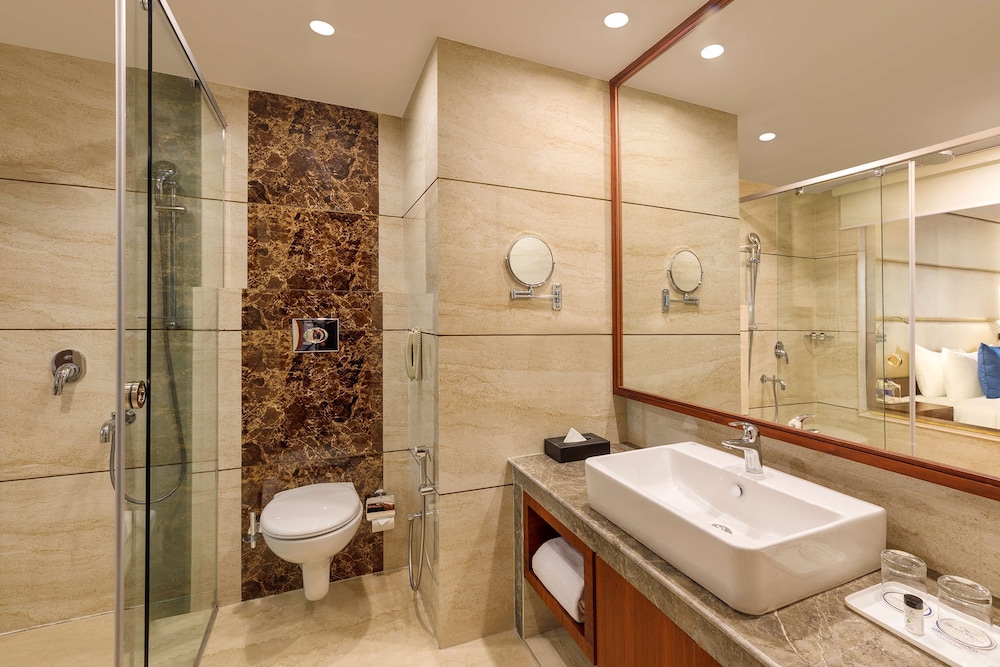 Junior Suite, 1 Double Bed, Bathtub - Photo 1