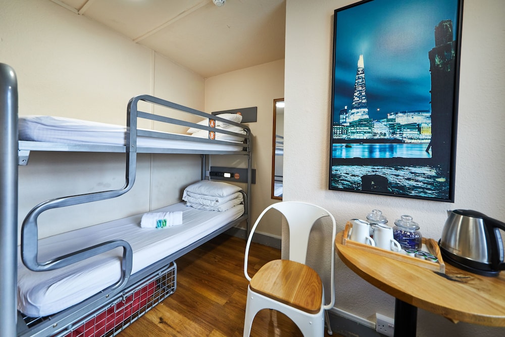 Private 2 Bunk Room, Shared Bathroom photo 1