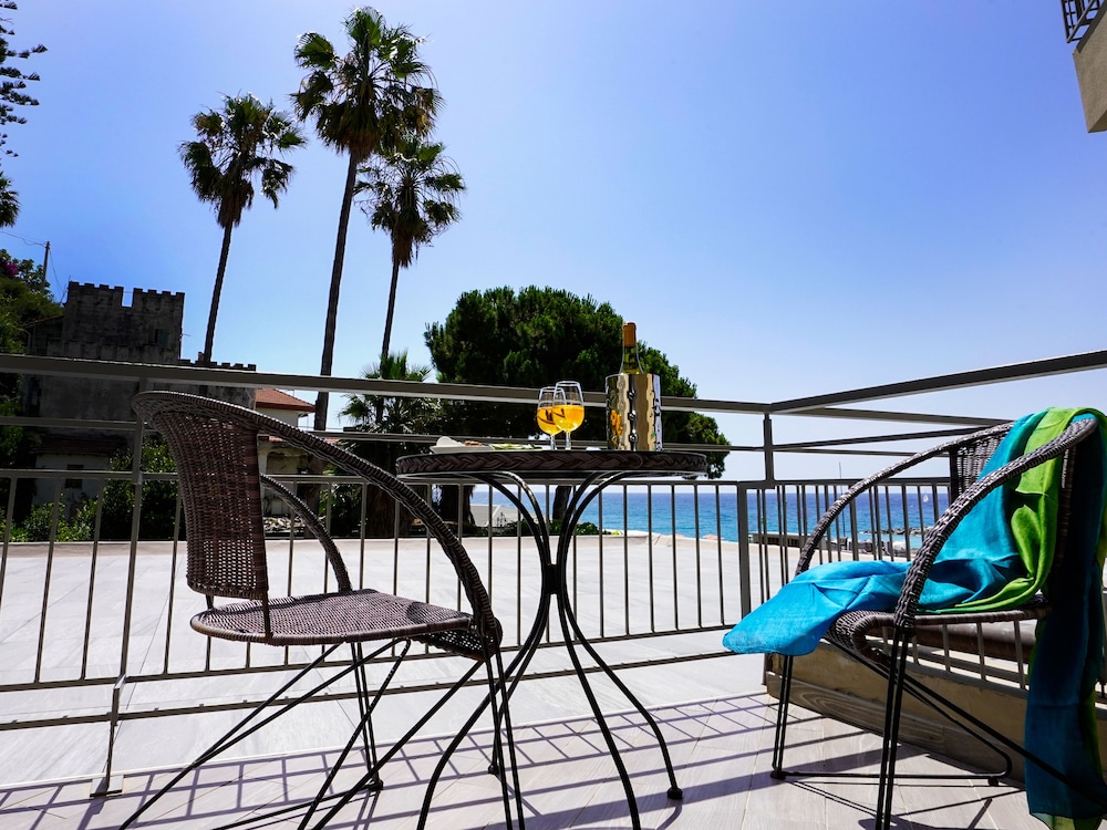 Double Room Single Use, Balcony, Sea View photo 3