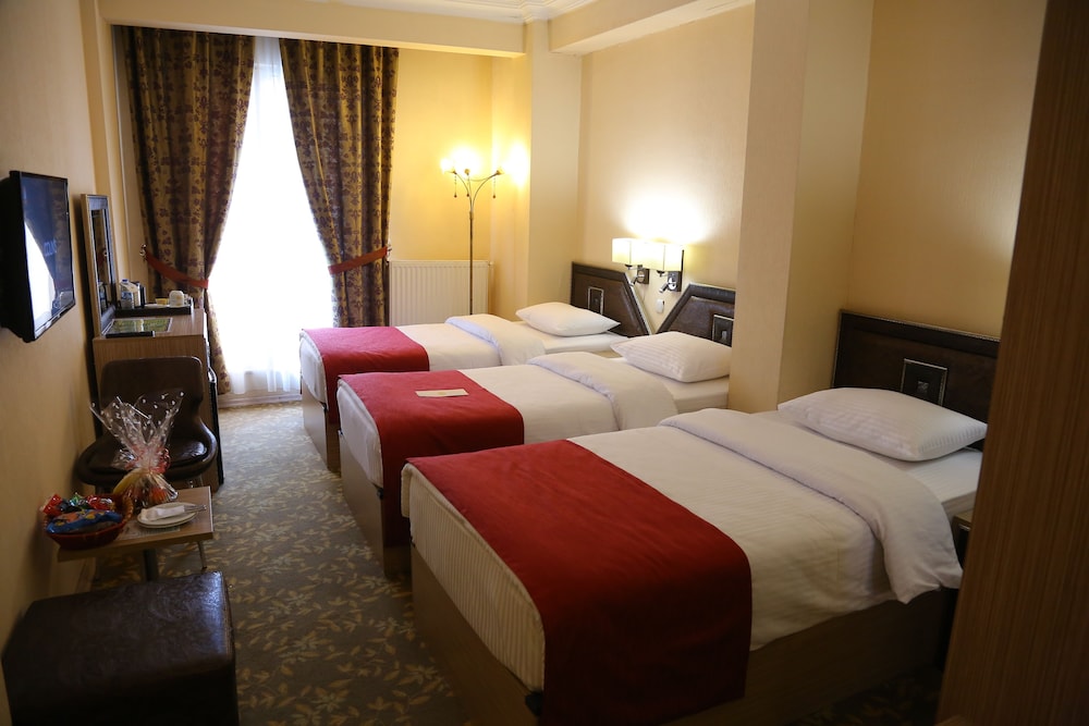 Classic Triple Room, 1 Bedroom photo 3