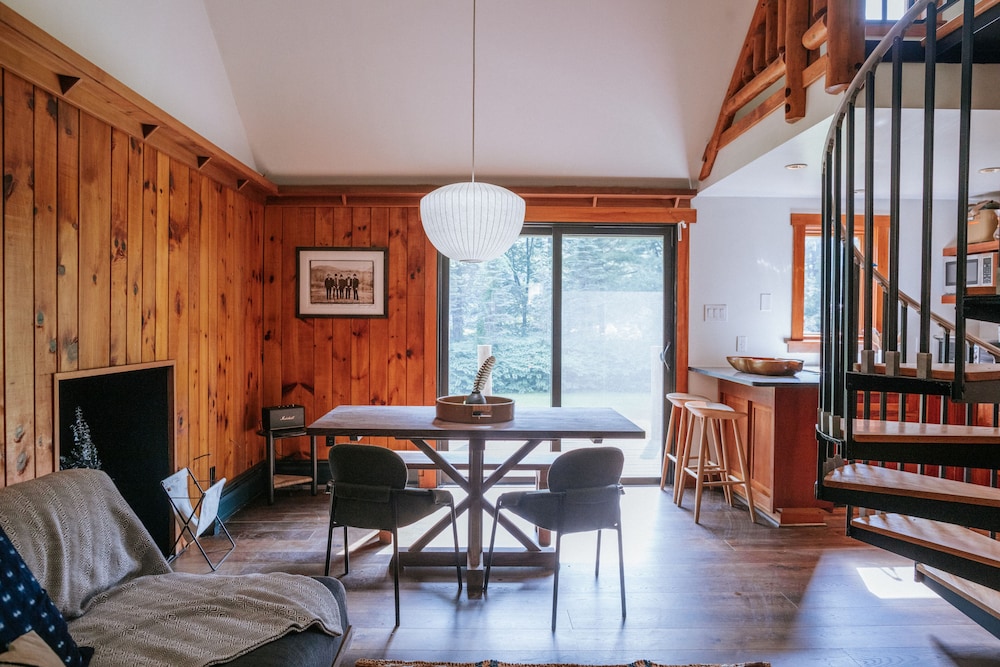 Loft Duplex w/ Deck photo 2