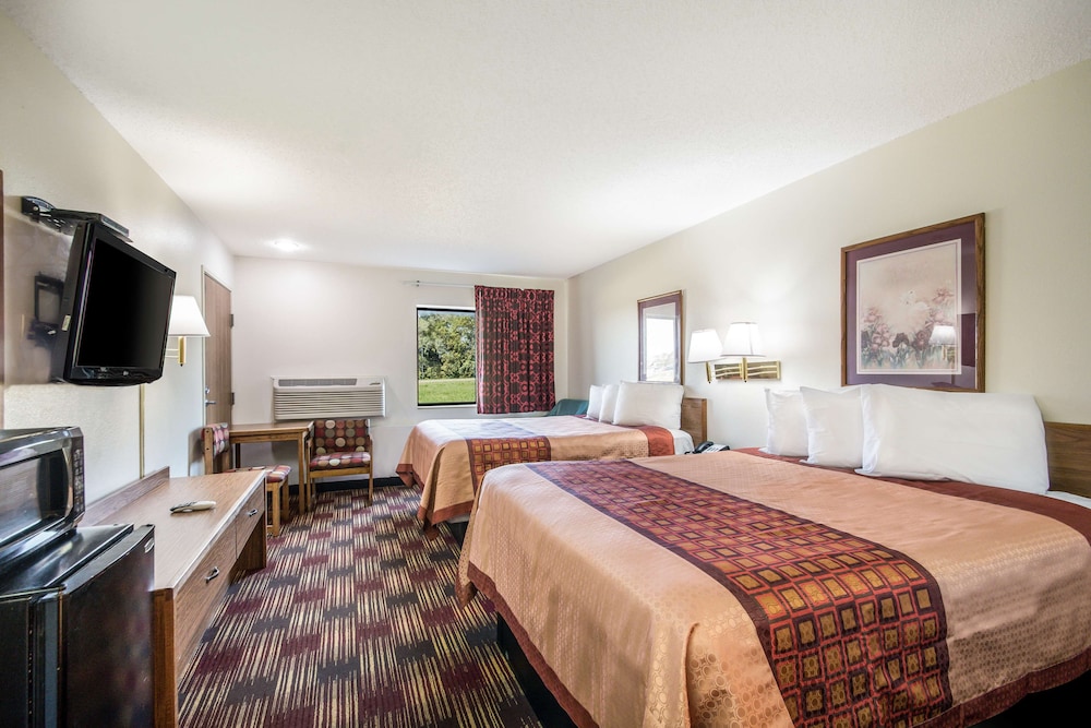 Room, 2 Queen Beds, Non Smoking - Photo 1