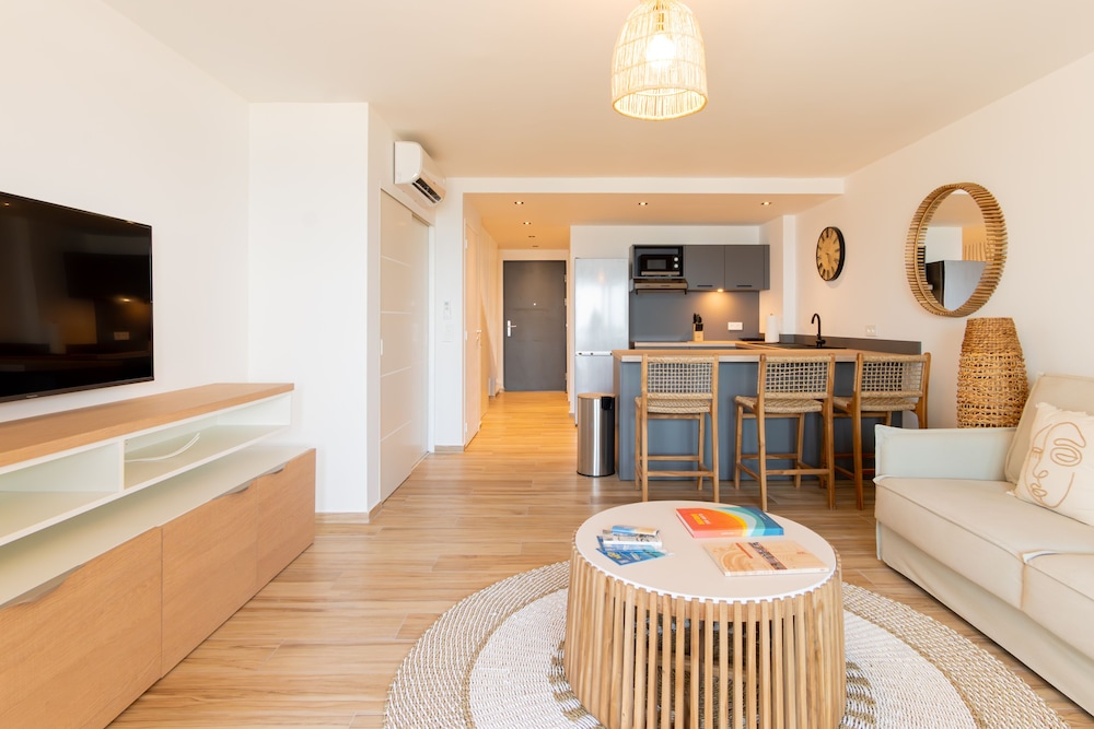 Basic Apartment photo 1