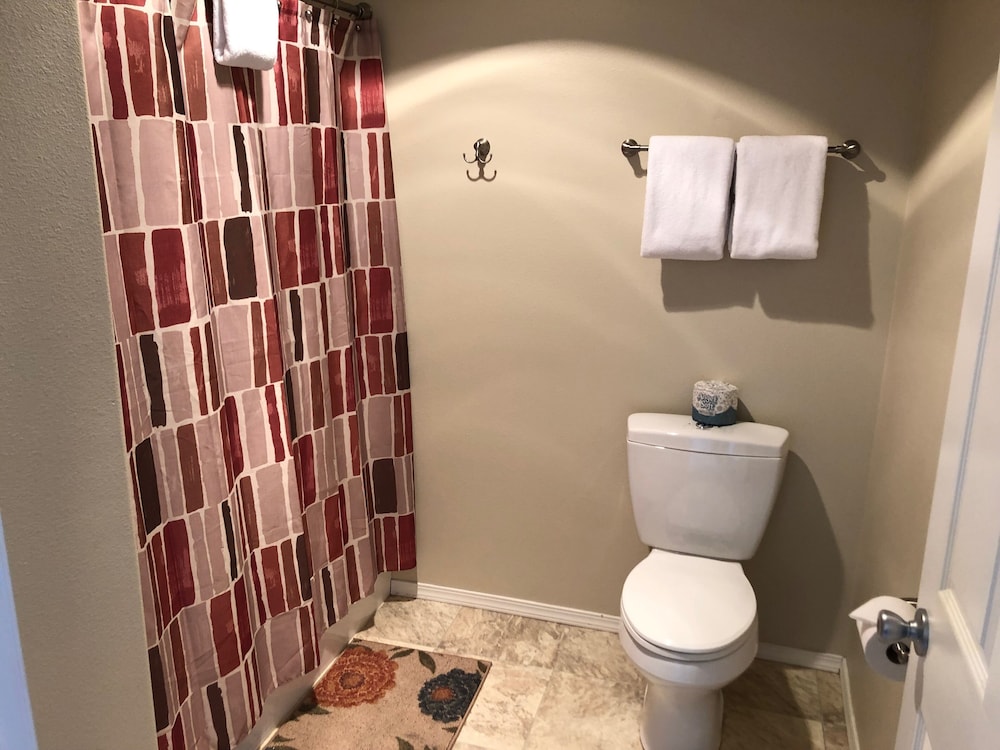 Comfort Studio Suite, 1 King Bed, Ocean View photo 3