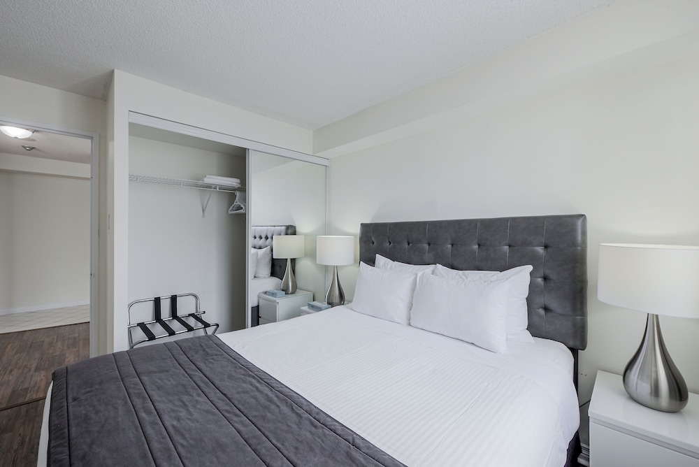 Spacious Furnished Apartment Sleeps 4, 2 Tvs, Walkout Balcony, Parking Available, 写真 15