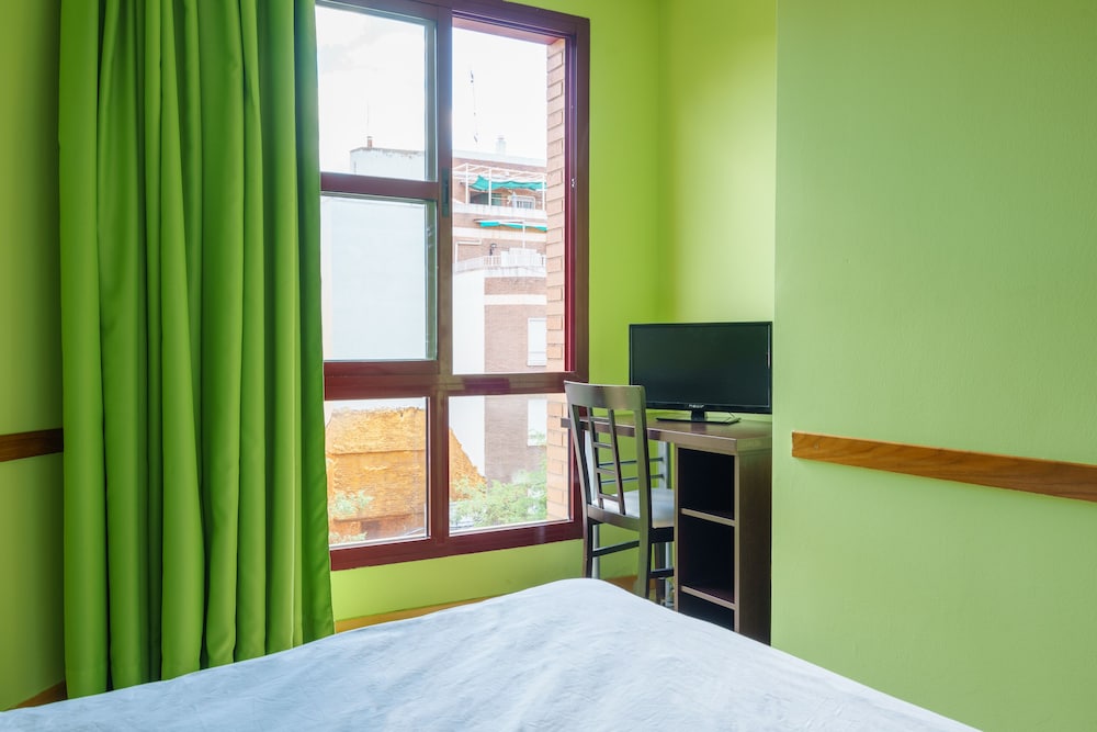 Twin room with extra bed photo 2