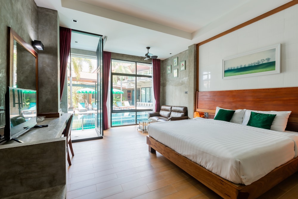Deluxe Double Room with Pool Access