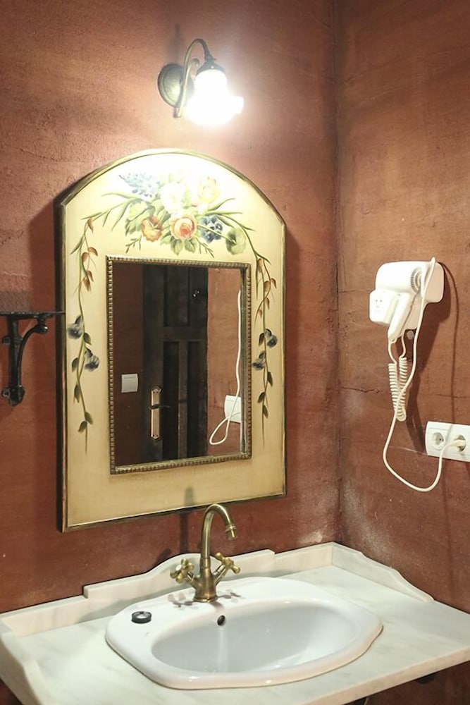 Standard Room - Photo 10
