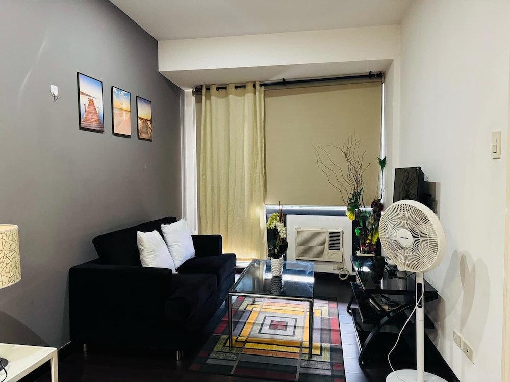 Comfort Apartment, 1 Queen Bed, Balcony, City View photo 3