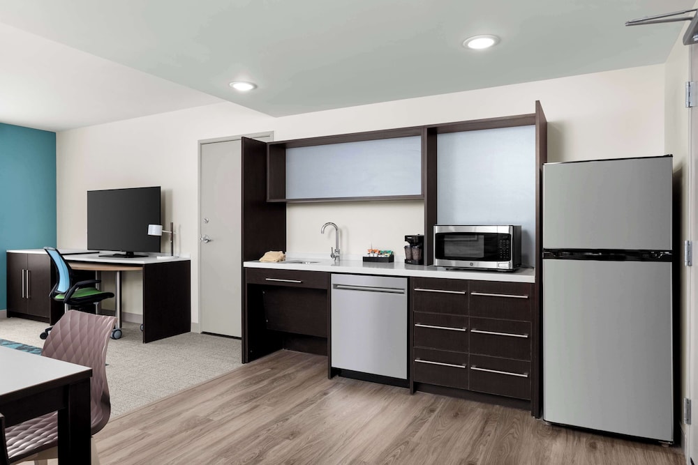 Suite, 1 King Bed, Accessible (Hearing) - Photo 5