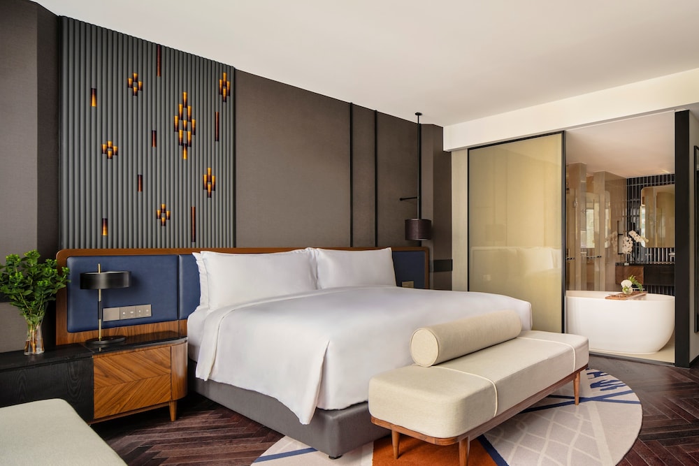 Premium Room, 1 King Bed, Club Lounge Access (High Floor) photo 2