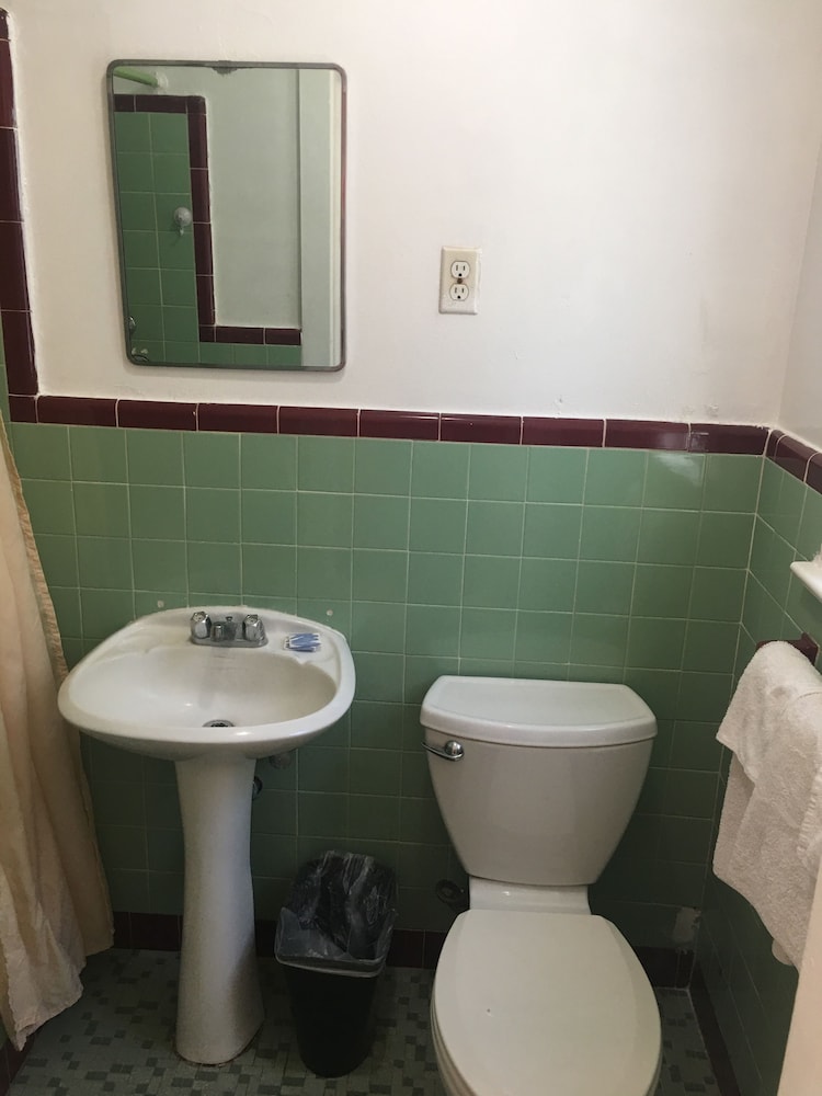 Standard Single Room, 1 King Bed, Non Smoking photo 2