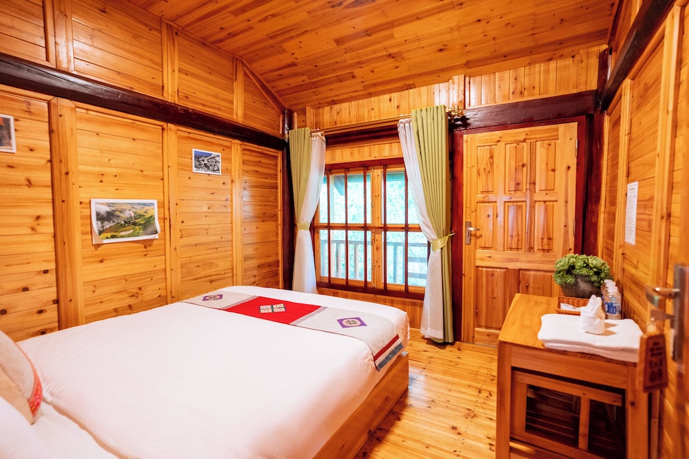 Room, 1 Queen Bed, Shared Bathroom, Mountain View - Photo 1