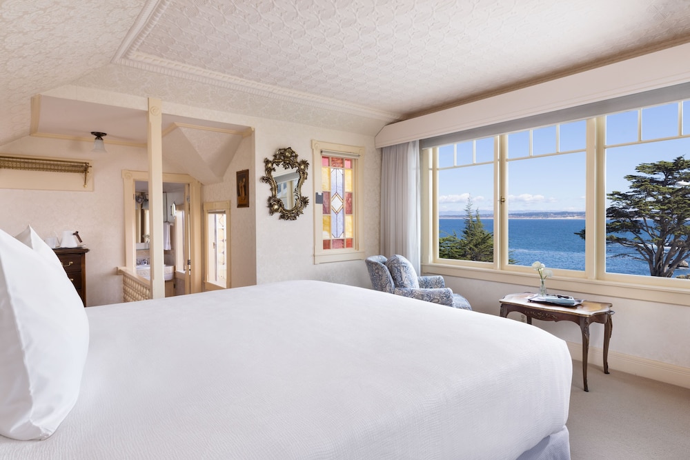 Luxury Room, 1 King Bed, Partial Sea View