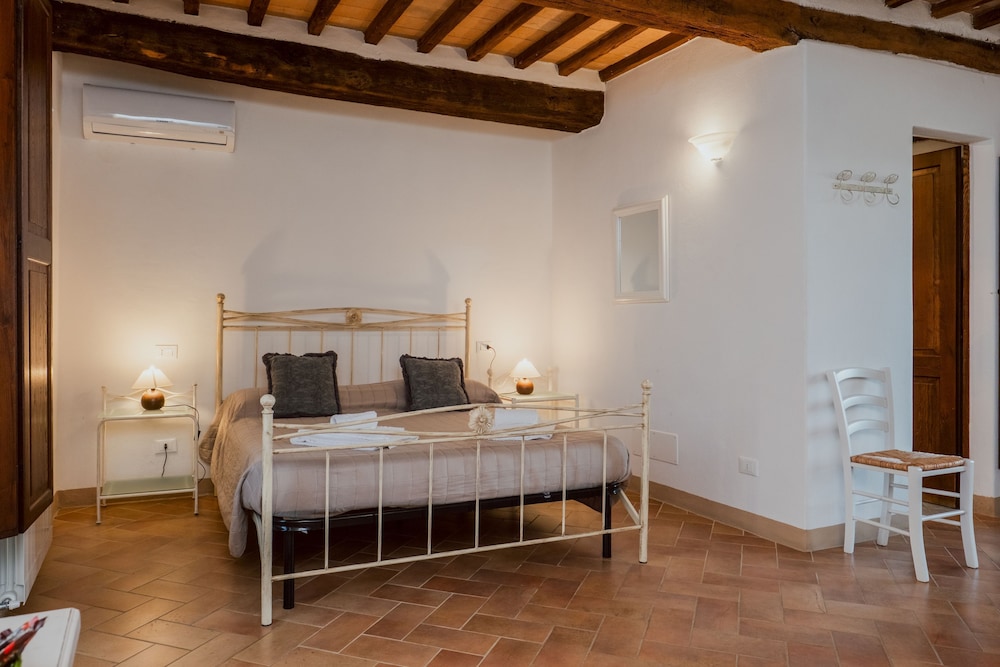 Deluxe Double Room, 1 Queen Bed, Air conditioning, Garden Area photo 2