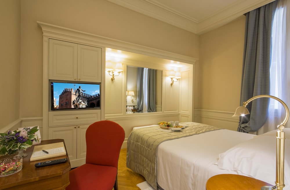Classic Double Room, 1 King Bed - Photo 6