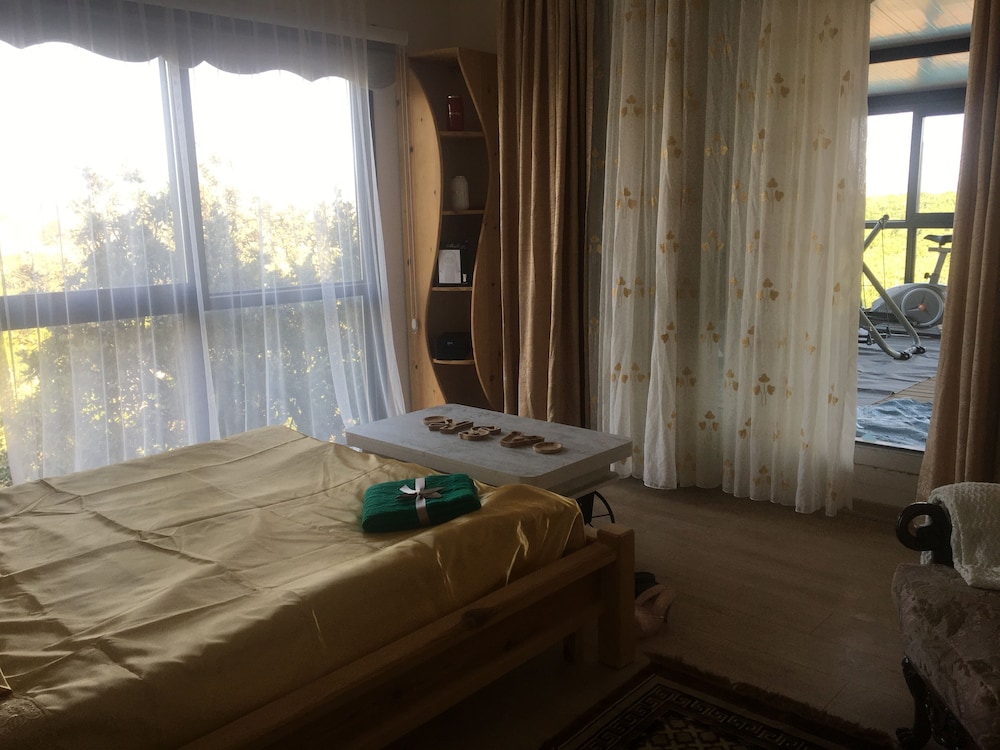 Honeymoon Room photo 3