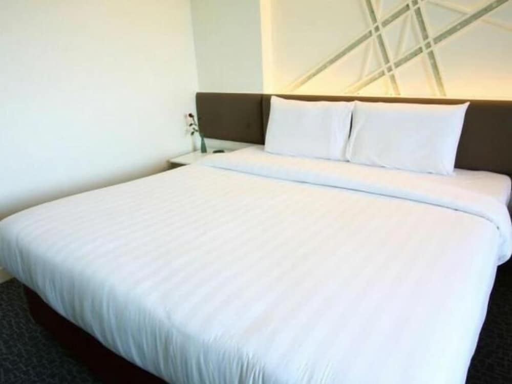 Standard Double or Twin Room photo 3