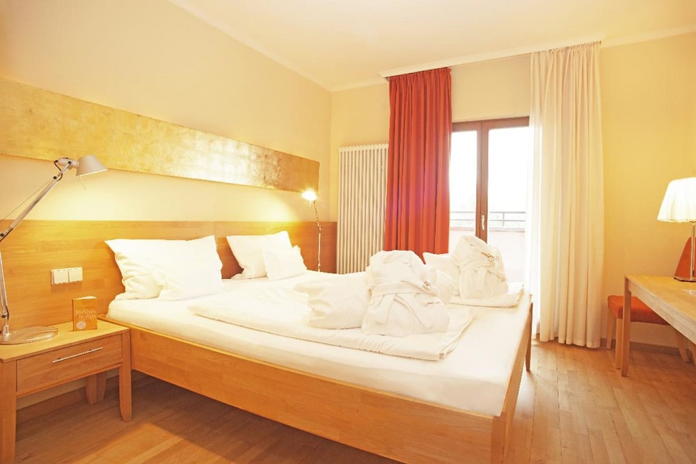 Suite, Patio, Annex Building
