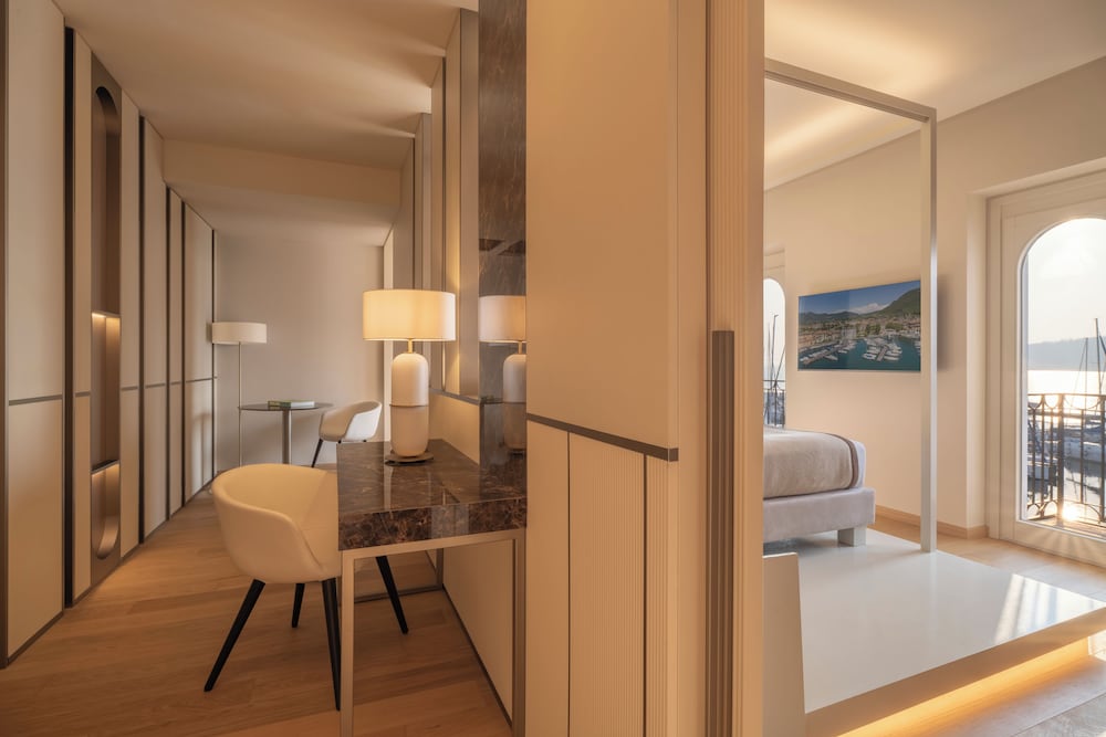 Room, Lake View (Perla)