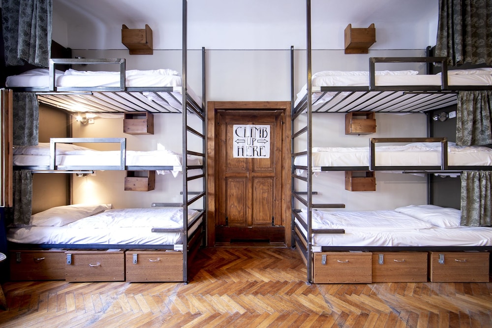Bed in 12-Bed Mixed Dormitory