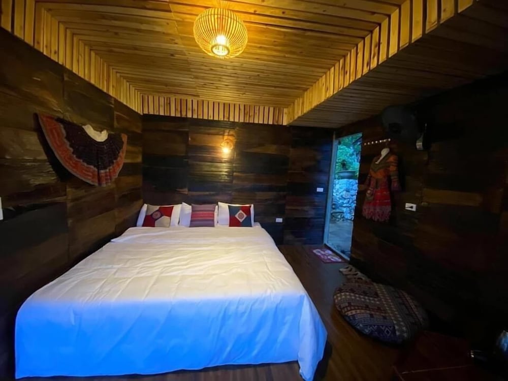 Luxury Bungalow, 1 King Bed, Mountain View