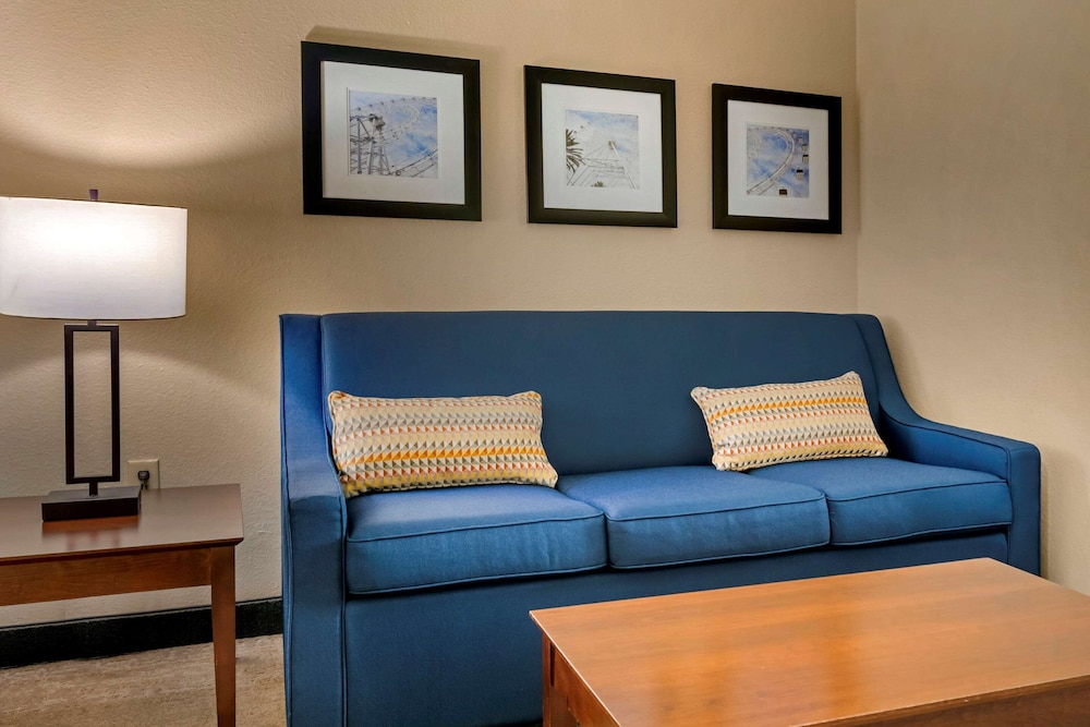 Suite, Non Smoking (2 Queen, Accesible + 2 person sofabed) photo 3